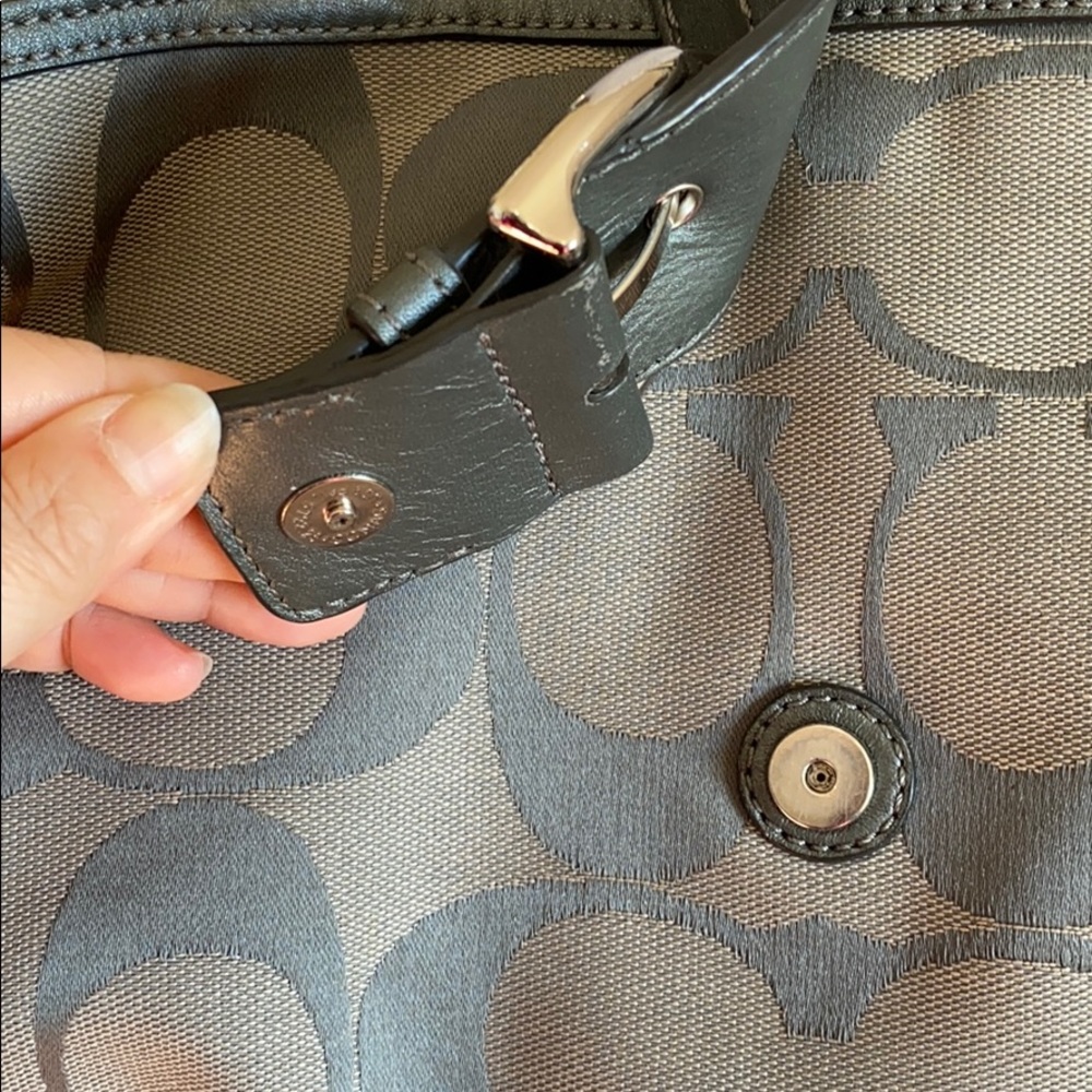 Gray signature Coach handbag - Picture 2 of 8